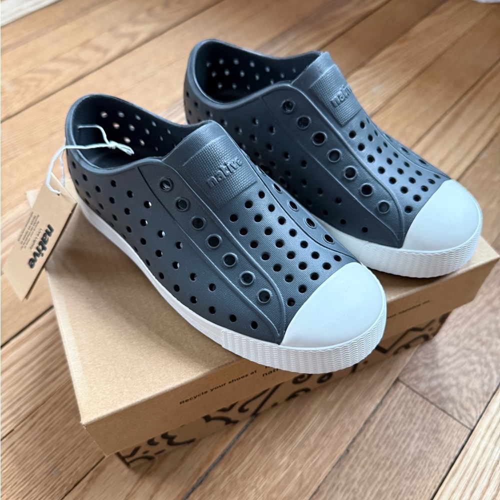 Native kids gravity grey waterproof sneakers